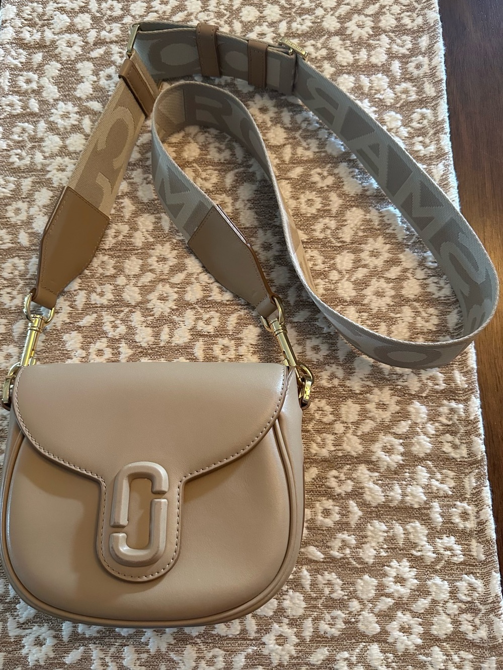 Marc Jacob’s Beige Leather Saddle/Crossbody Bag with Adjustable Strap